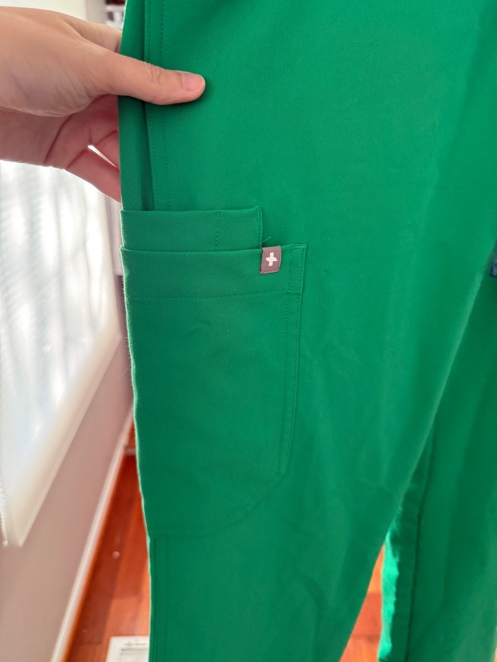 Figs Kade Cargo Scrub Pants in Evergreen - Picture 4 of 8
